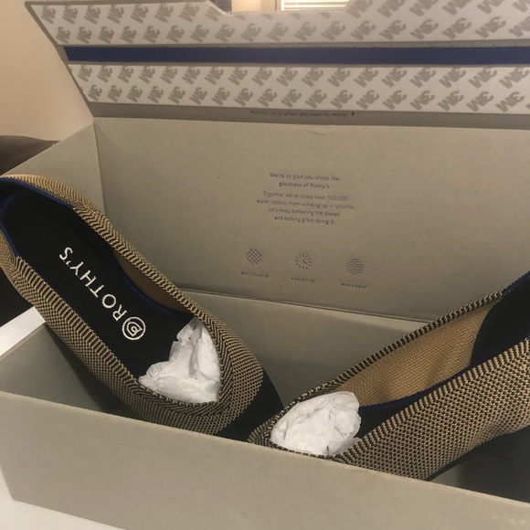 Rothys • the point in dune captoe RETIRED COLOR - Picture 3 of 12